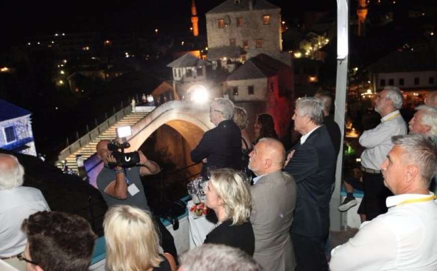 Stjepanu Mesiću na Starom mostu dodijeljena nagrada